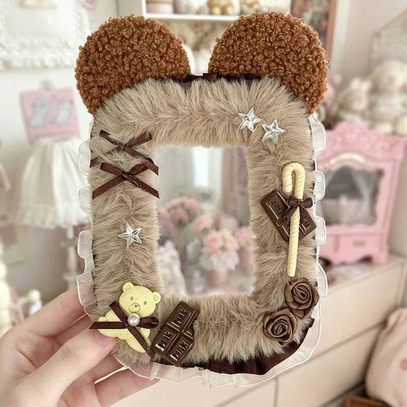 New Cute Retro Handmade DIY Plush Bear Creative Photo Card Holder, Fan Idol Celebrity Collectible Card Holder, Anime Character Merchandise, Commemorative Card Holder, Halloween, Easter, Thanksgiving, and Birthday Gifts, Lolita Small Items, Photo Wall Decoration, Polaroid Card Display Frame, Photo Clip, Photo Frame, Card Holder