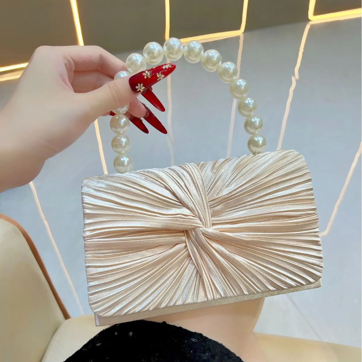 Women's Luxury Sweet Pleated Evening Bag Fashionable Pearl Handle Banquet Handbag Wedding Party Dress Bridal Dinner Clutches Bag