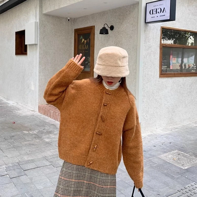 2025 Autumn and Winter Fashion New Women's Elegant Knitted Cashmere Cardigan Retro Horn Button Outer Warm Thick Sweater Jumper