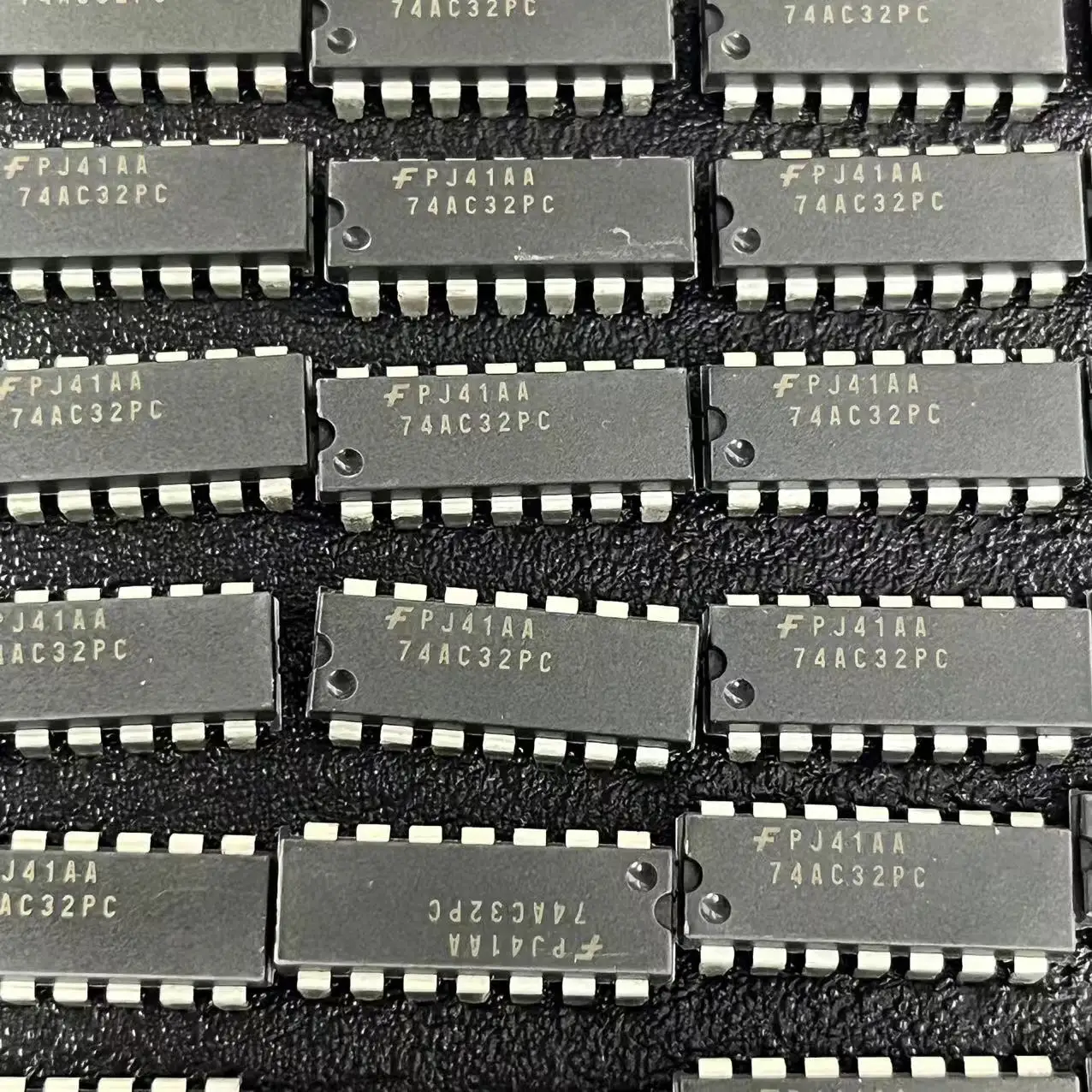 74AC32PC 74AC32 74AC32P DIP novo original em estoque