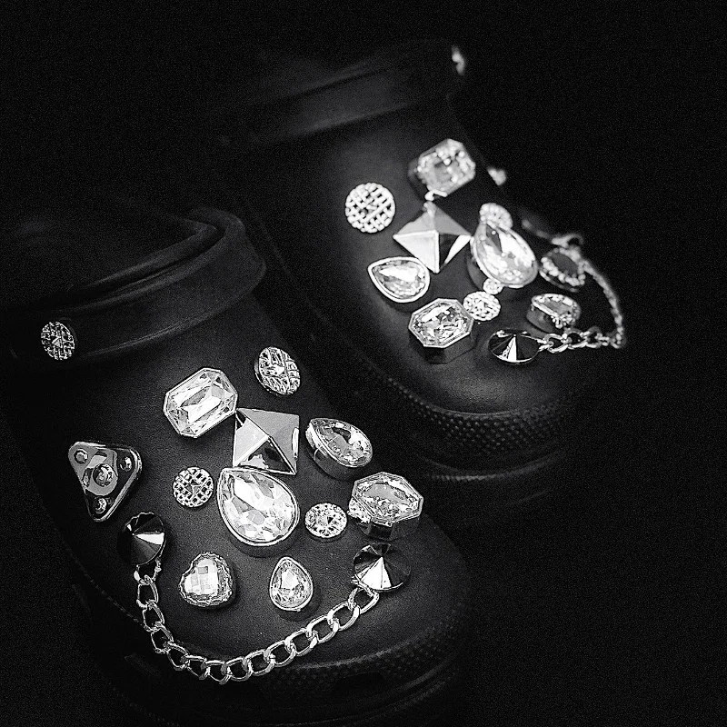Fashion Shoe Charms Set for Sandals Clogs Pins DIY Accessories Sparkling Crystal Gems Shoes Buckle Decorations for Women