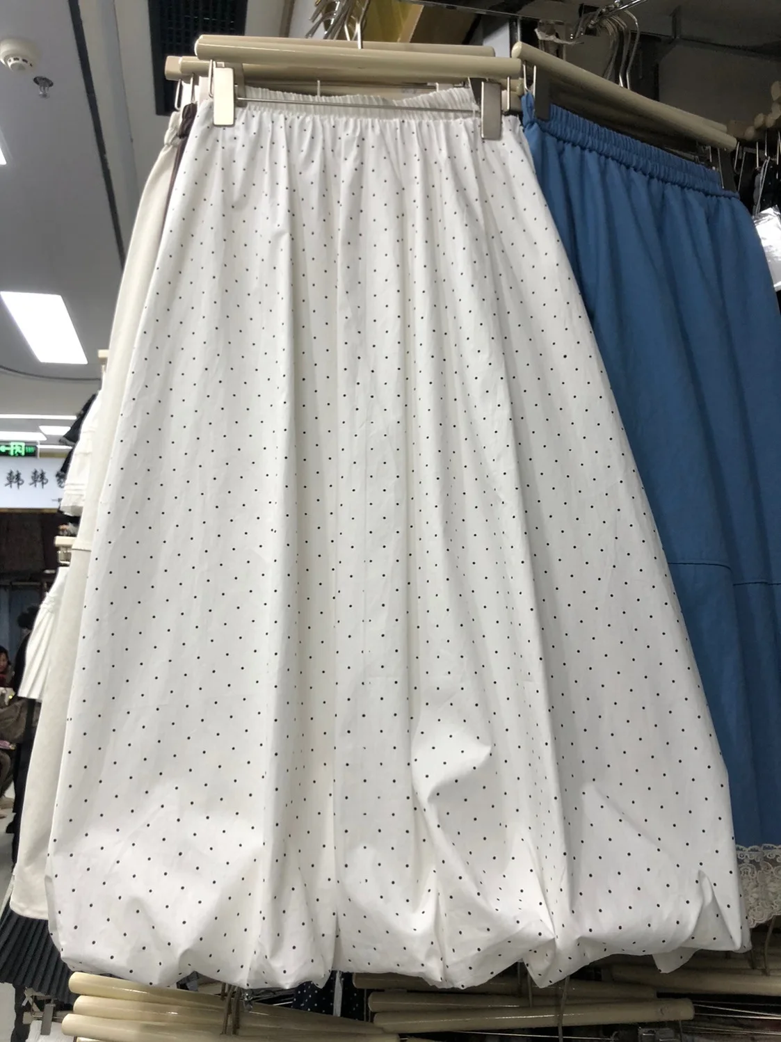 Jupe coréenne bouffante taille haute pour femme avec motif élastique, adaptée aux déplacements quotidiens, décontractée et polyvalente...