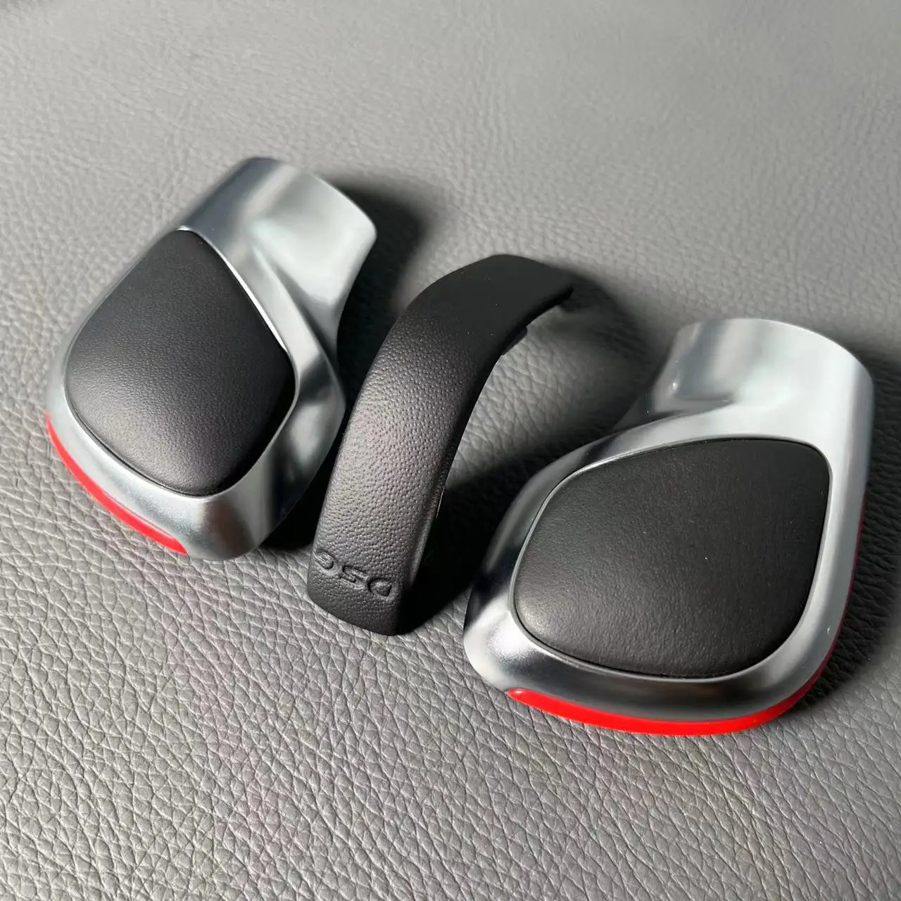 DSG Schaltknauf Chrom mit Leder-Seitenabdeckung in Blau & Rot für VW Golf 6 7 R GTI Passat B7 B8 CC R20 Jetta MK6 GLI – Detail 2