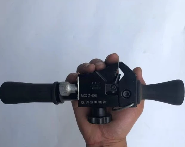 

​ ​ BXQ-Z-40B Инструмент для зачистки кабеля для изоляции конца и среднего скопа — ручной инструмент для верхних проводников и кабелей диаметром 14–40 мм. ​ ​