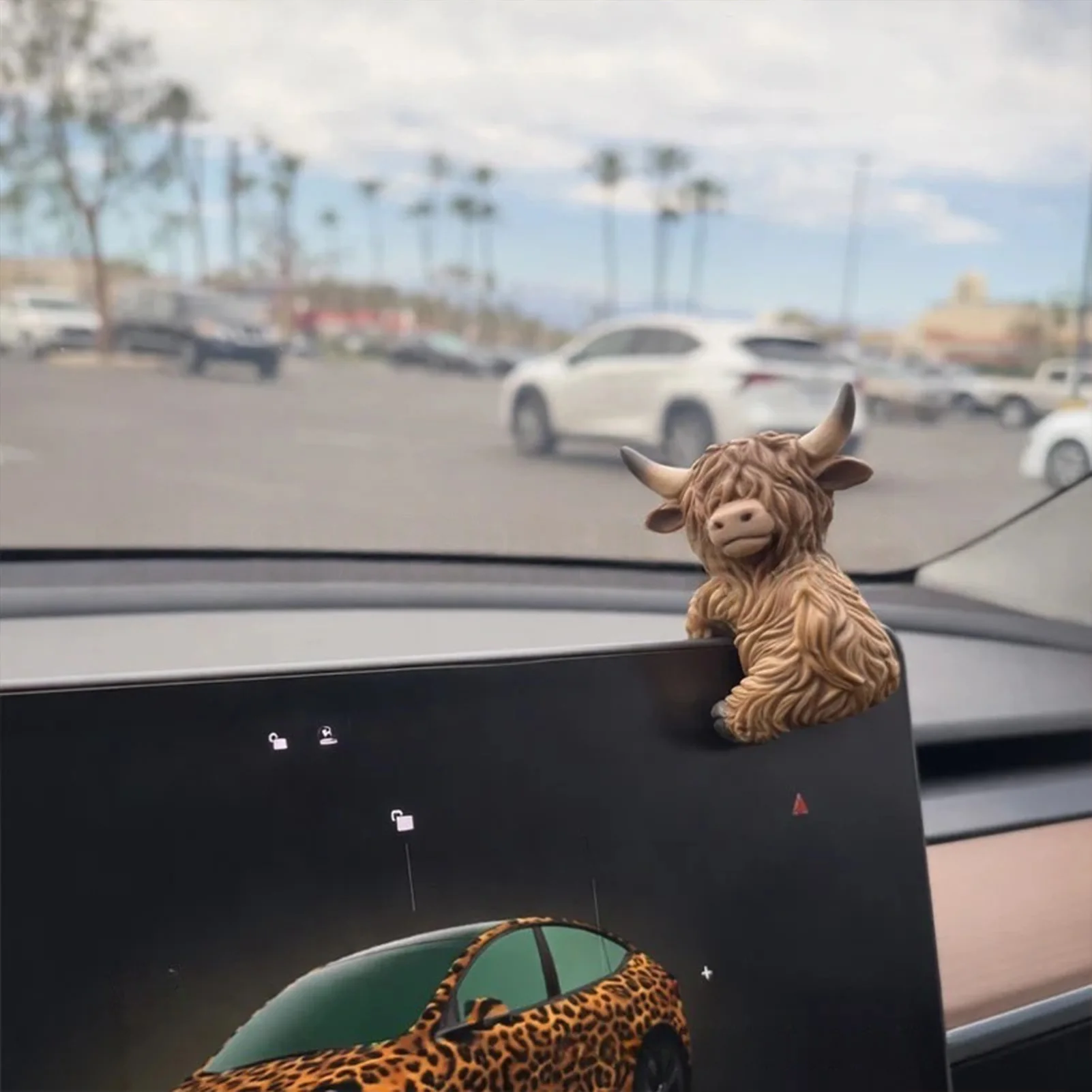 Mini Car Dashboard Cartoon Resin Cow Shaped Ornament Unique Animal Design Figure Cute Car Interior Decor Accessories
