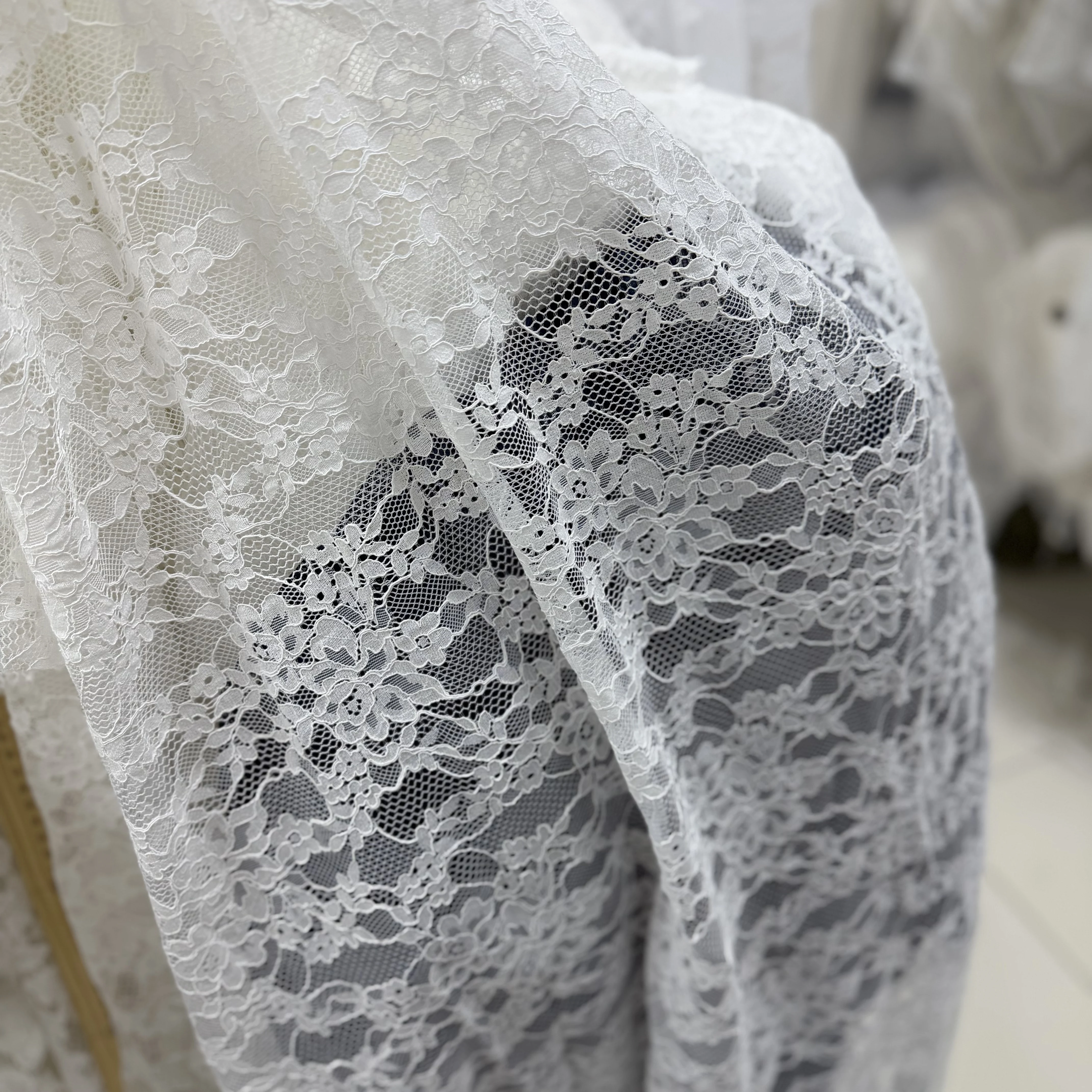 White Embroidered Lace Flower Draping Fabric for Wedding Decoration Dress Fabric