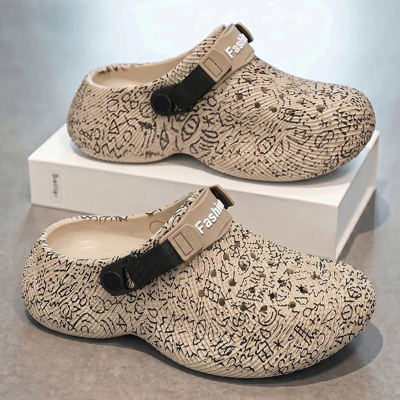 Men step on shit feeling wearing sandals male teenager large size deodorant sports driving two-in-one beach half-pack slippers