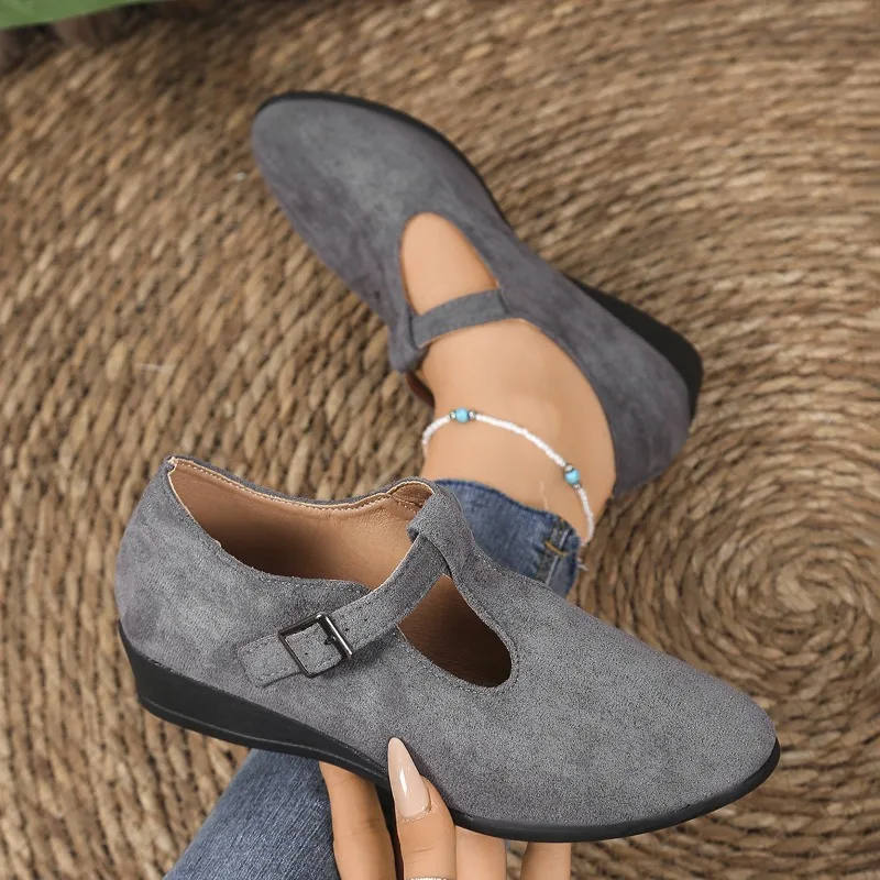 Hot Selleing 36-43 Grote Enkele Schoen Vrouwen Nieuwe Herfst Wees Ondiepe Mond Gesp Helling Hak Bean Schoenen vrouwen Sneakers