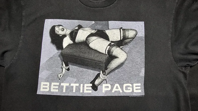 Bettie Page Funny Fashion Victim 1998 Shirt Classic Black Unisex S-5XL T122