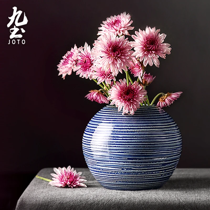 

JOTO Plain and simple calm and restrained Handmade Vintage Ceramic Vase DER0089