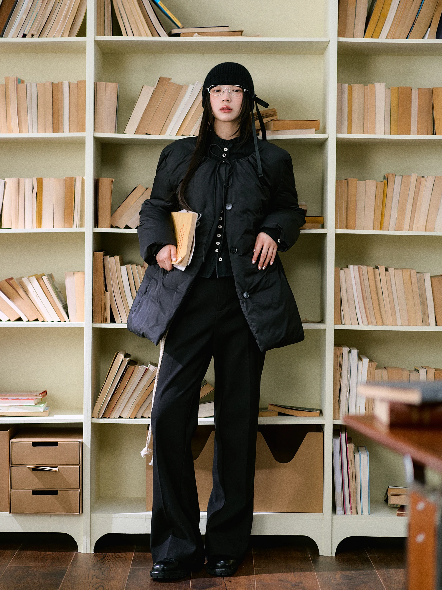 سترة شتوية نسائية من لالون دو سيل بياقة مستديرة ورباط، فضفاضة ودافئة بتصميم بسيط وأنيق للتنقل اليومي