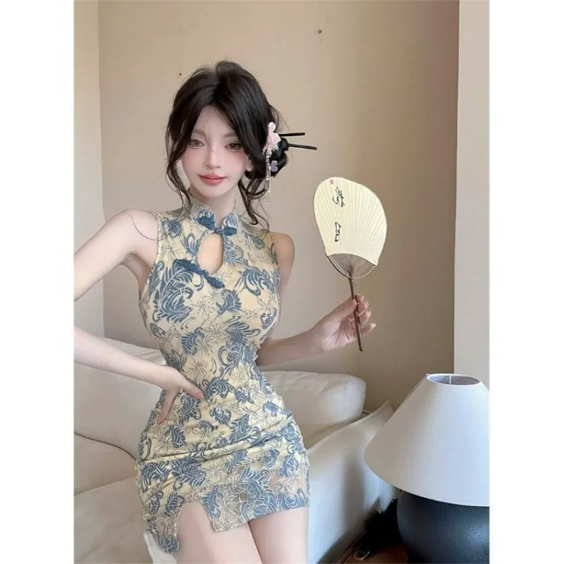 Sukienka koronkowa w stylu retro, elegancka, z temperamentem, damska, japoński styl, seksowna, dopasowana, podkreślająca biodra, ulepszona sukienka Qipao, nowość 2025