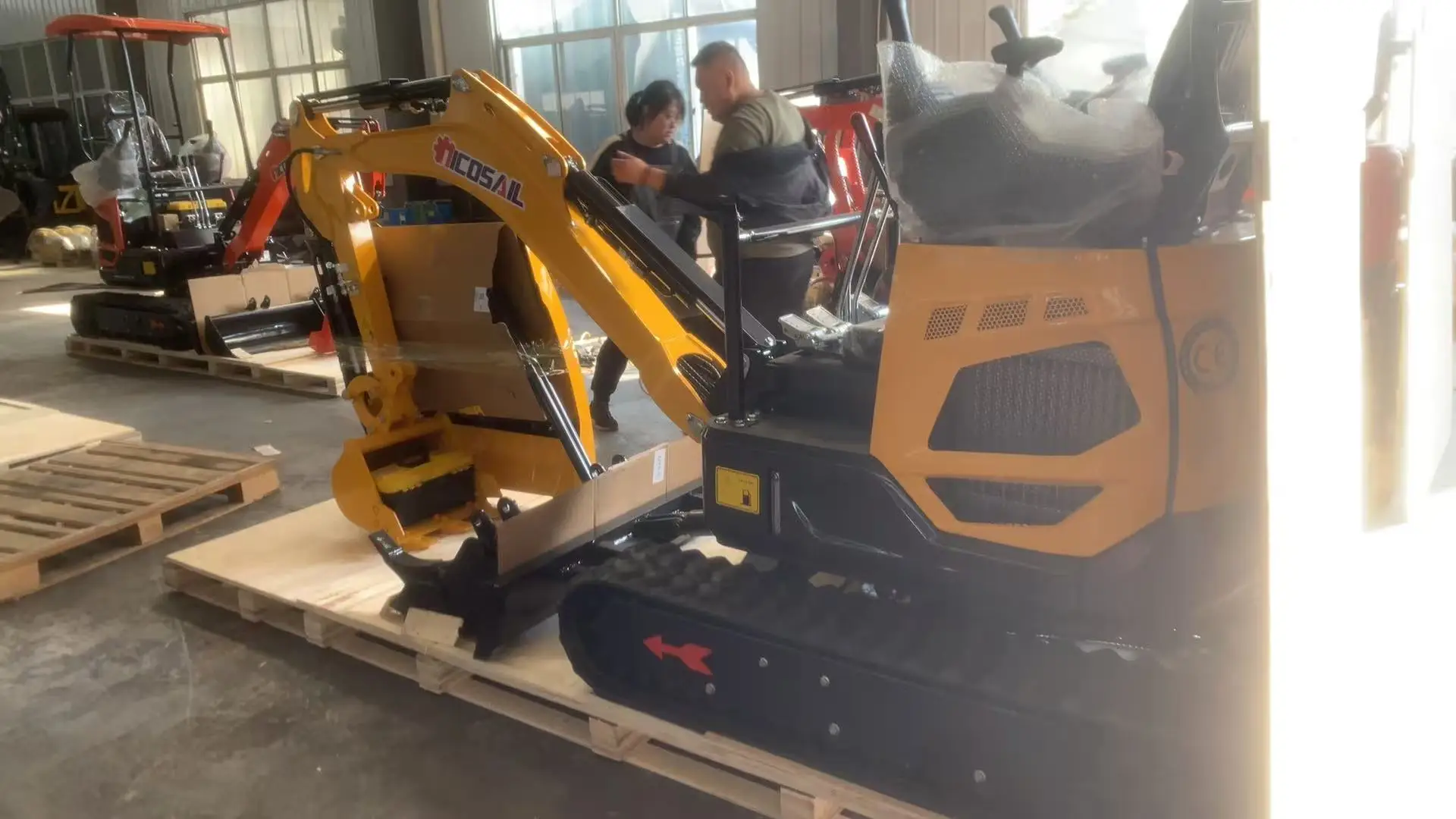 

Small excavator 1.8-ton compact rubber tracked mini excavator for sale at 60% off