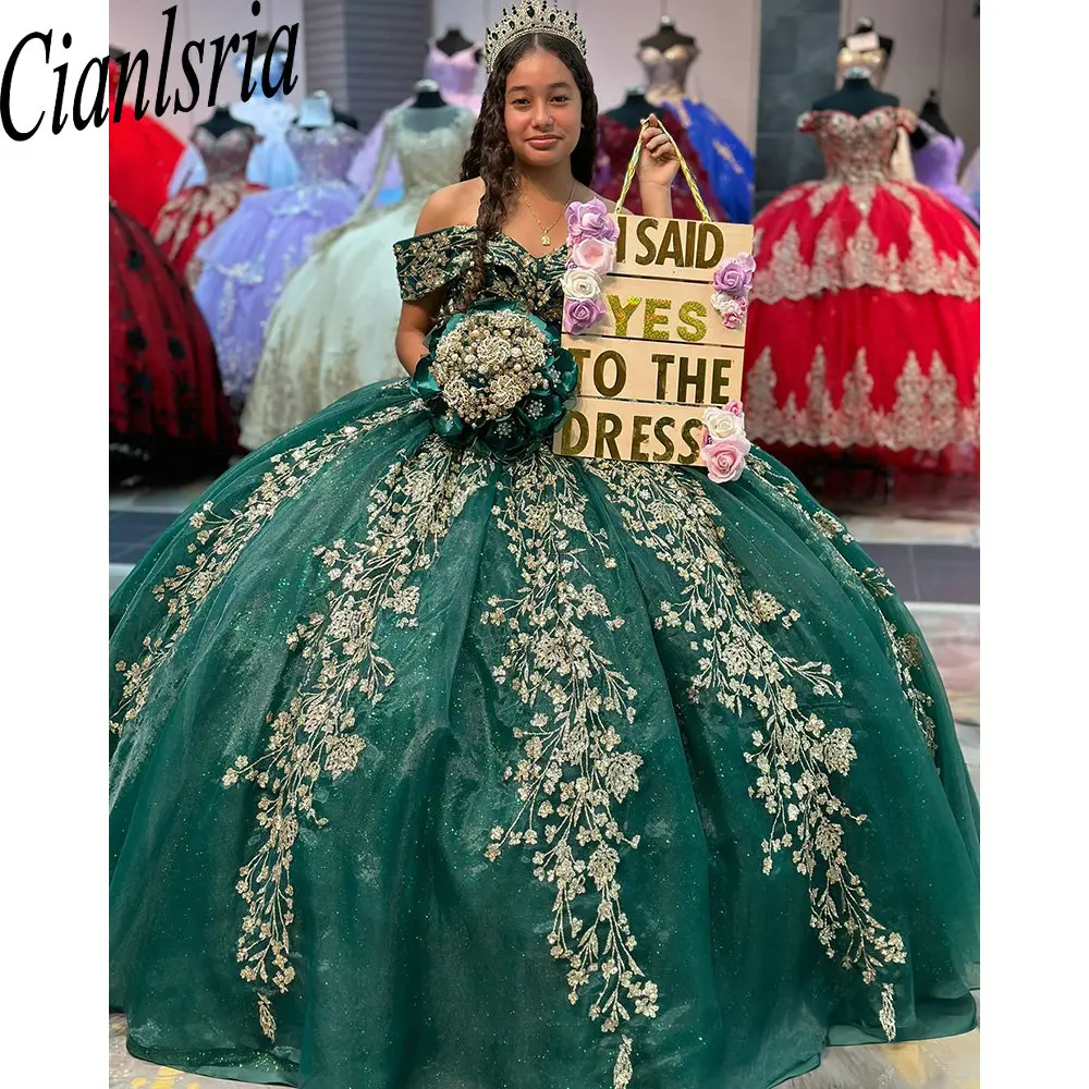 Vestido De baile De quinceañera mexicana con hombros descubiertos, verde esmeralda, apliques dorados, corsé De encaje, Vestidos De XV Anos