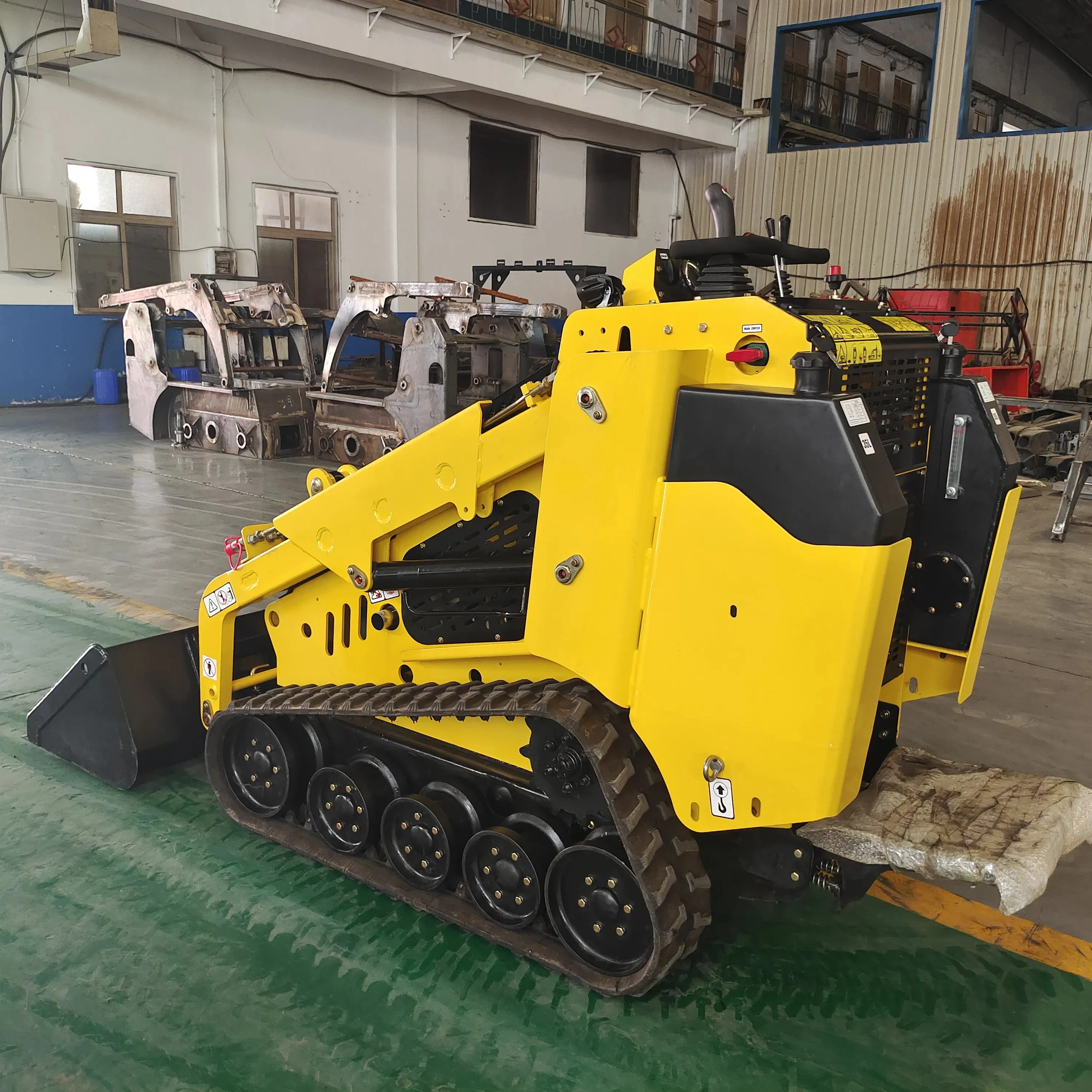 Mini chargeuse compacte Steerskid en Chine approuvée par l'ECPA, mini chargeuse compacte sur piste