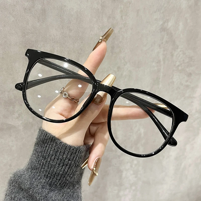 Damenmode-Brille, minimalistische Kunst, Retro-Trend-Accessoires, großer PC-Rahmen mit transparenten Gläsern