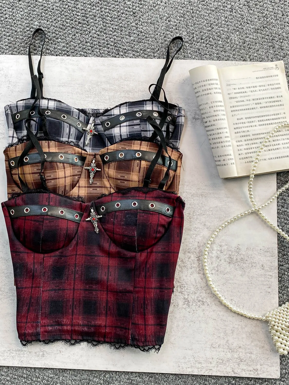 

Милый и крутой сексуальный кружевной лоскутный клетчатый топ-труба, женский осенне-зимний утягивающий топ с запахом на груди, украшенный бриллиантами, ор-длина