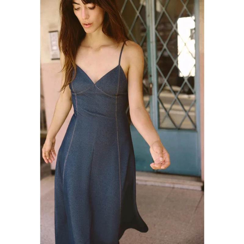 Vestido Midi F Casual de Verão em Jeans Estilo A-Line com Bainha em Blocos de Cores, Camadas e Fenda Lateral, Sem Mang...