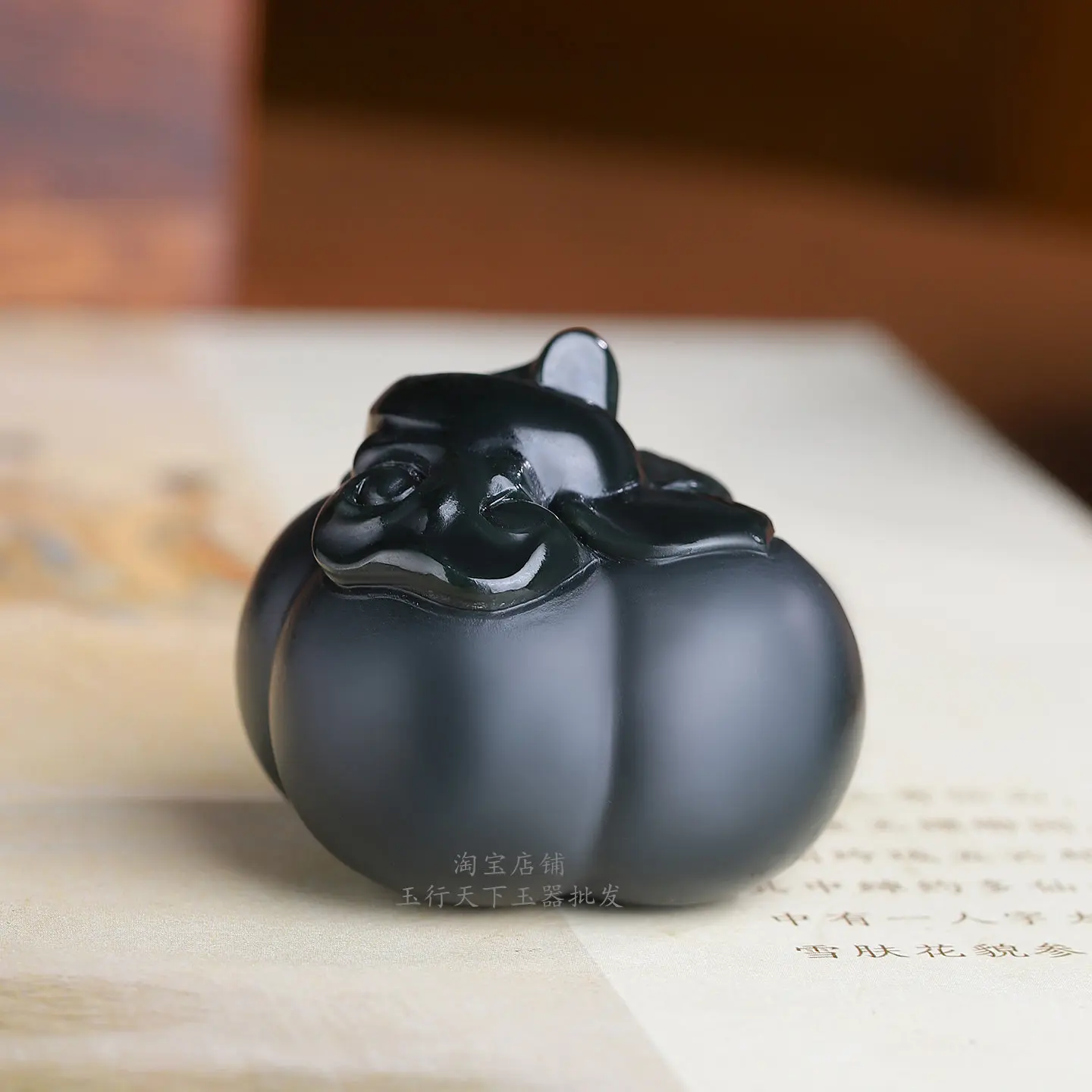 Natural and genuine Xinjiang Hetian jade fine material persimmon Ruyi hand handle piece jade small ornament persimmon men and wo