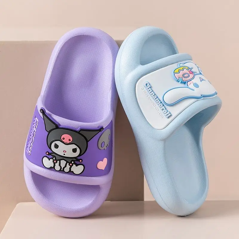 Sanrio My Melody Kuromi Cinnamoroll การ์ตูนน่ารักรองเท้าแตะระบายอากาศนุ่มมูลค่าสูงสร้างสรรค์ลื่นรองเท้าแตะอาบน้ําในร่ม