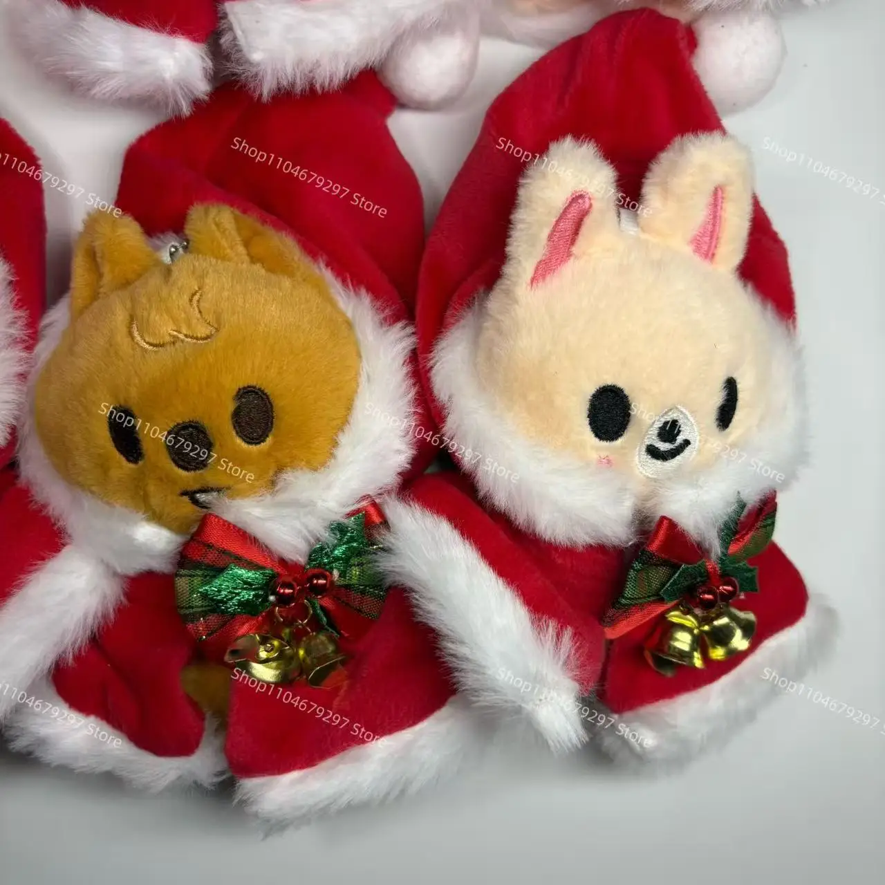 16 SKZOO أفخم سلاسل المفاتيح Straykids عيد الميلاد شال دلو القوس المظلة عيد الميلاد قبعة ألعاب من نسيج مخملي دمية لعبة أطفال SKZ أفخم دمية