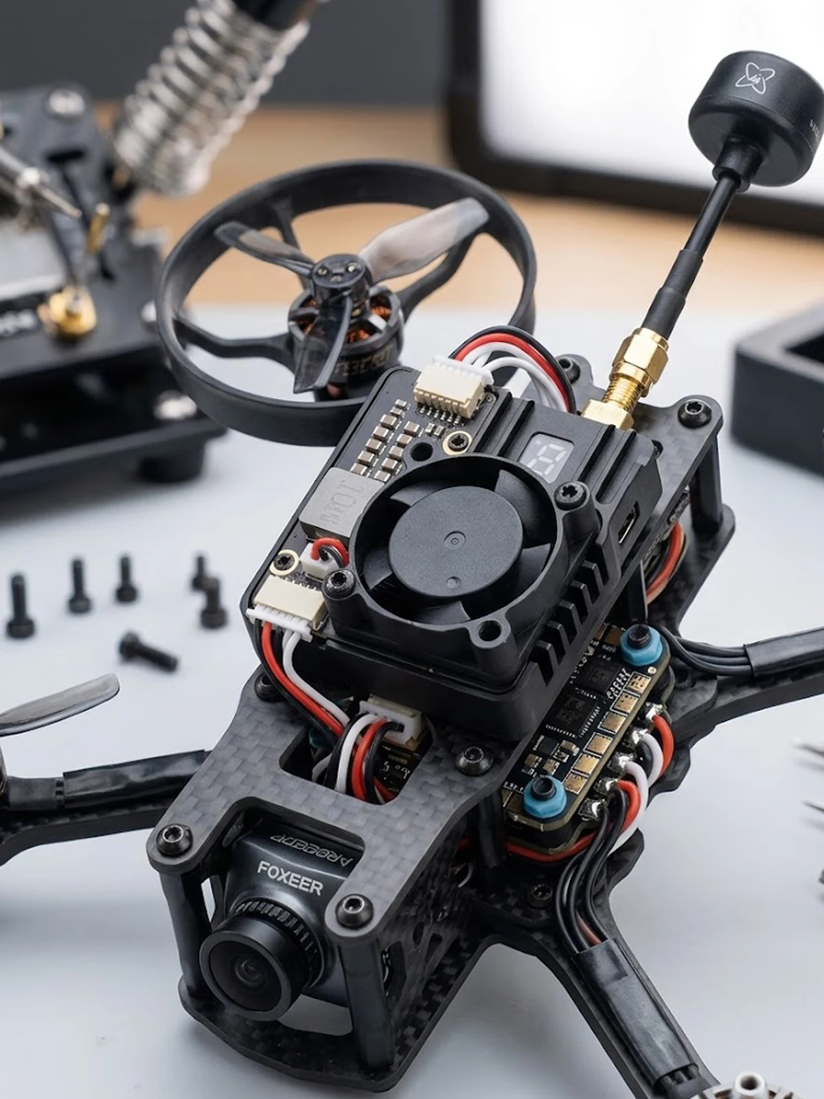 

SKYZONE TX2501 CNC VTX 5.8G двухдиапазонный видеопередатчик высокой мощности 2500 мВт (2.5 Вт) с охлаждающим вентилятором и корпусом из ЧПУ для FPV дронов