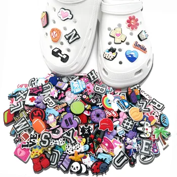 ランダム10-200個の靴チャーム、PVC靴装飾アクセサリー、クリスマス、誕生日、パーティー、ギフト用靴ピン、男性、女性用