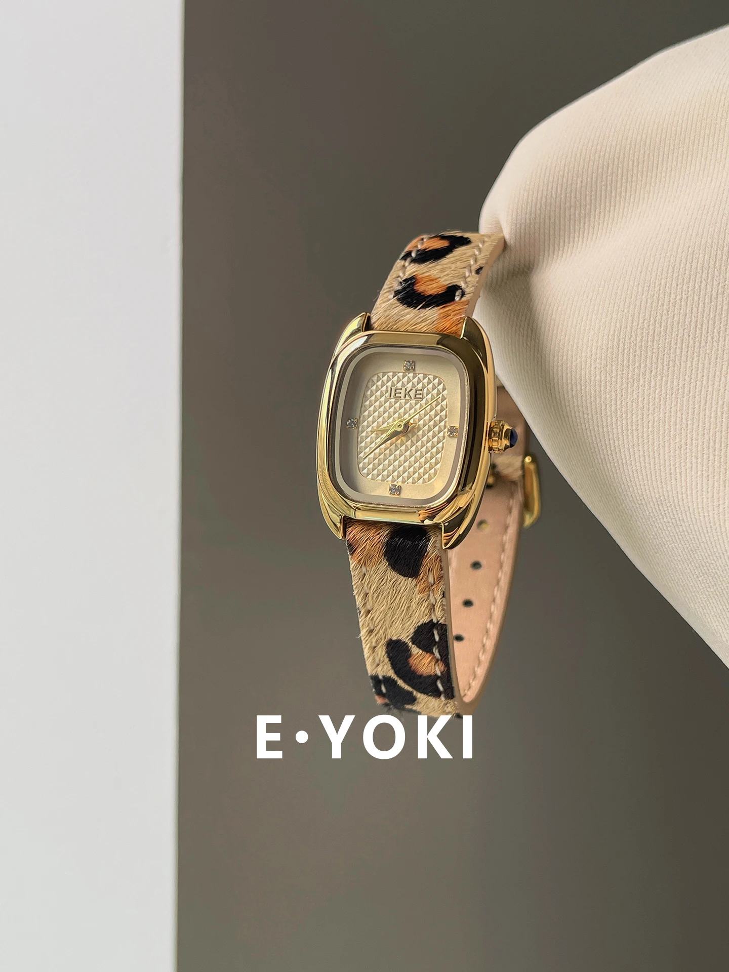 

Original ladies watch leopard print leather strap high fashion ladies personality female design temperament quartz watch female