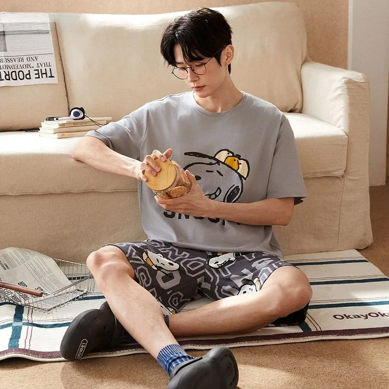 سنوبي الكرتون أنيمي منامة الرجال في الصيف ارتداء قصيرة الأكمام السراويل دعوى القطن الخالص الرجال ملابس المنزل هدية عيد ميلاد بالجملة