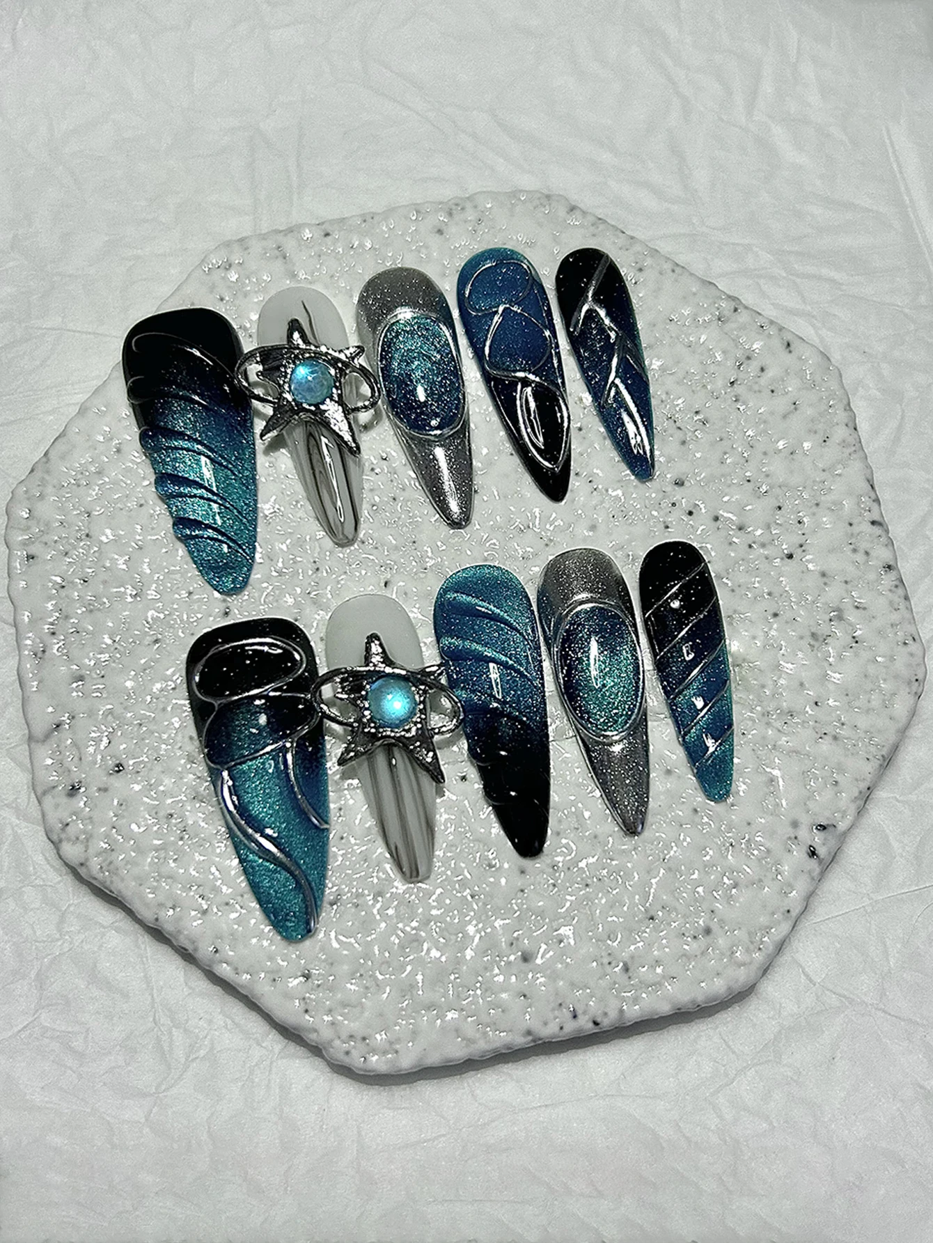 10個のロックパンクスタイルの手作りプレスオンネイルy2k甘いクールなスパイスガールズヘビーメタルフェイクネイル取り外し可能