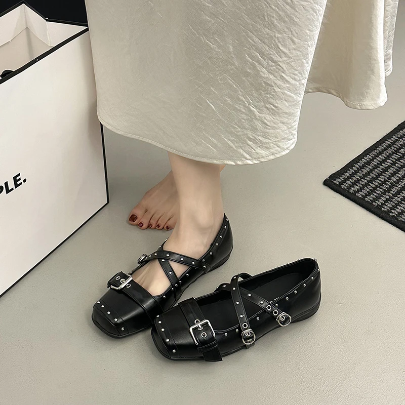 レトロスタイルリベット装飾バレエフラットシューズスクエアヘッドクロスバックルメリージェーンシングルシューズ多用途夏新作