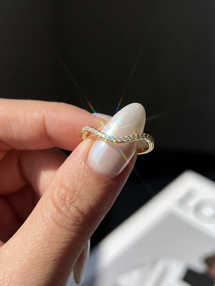 Schlichter klassischer Wellen-Moissanit-Diamant-Ehering für Damen, Verlobung, luxuriöser, hochwertiger Schmuck – Detail 4