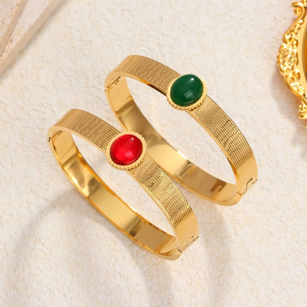 

Women's Luxury Red and Green Zircon Inlaid Striped Bracelets Stainless Steel Gold-plated Noble Wrist Bangle Jewelry Wholesale