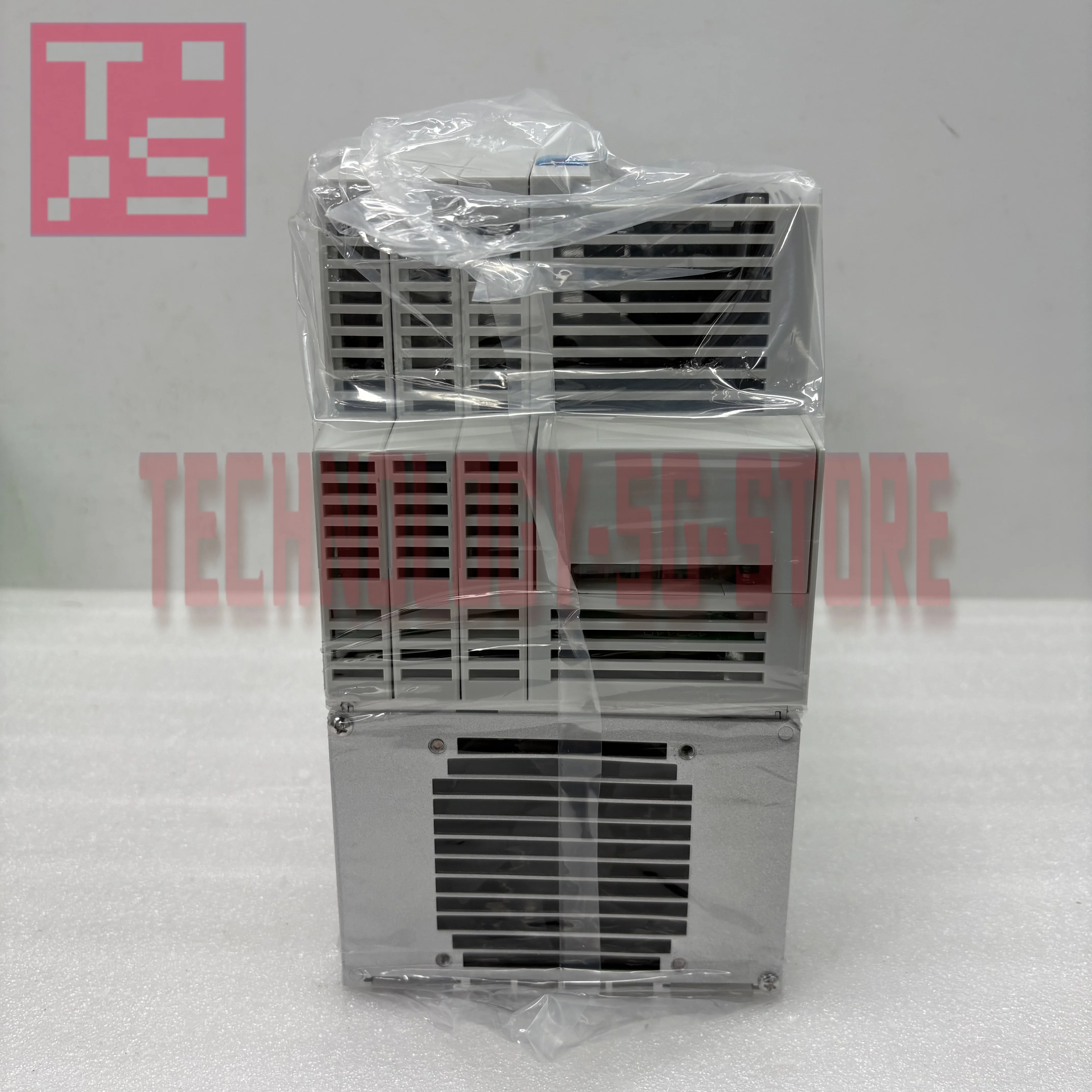 サーボドライバー 新品箱入り EVS9326-EIV907