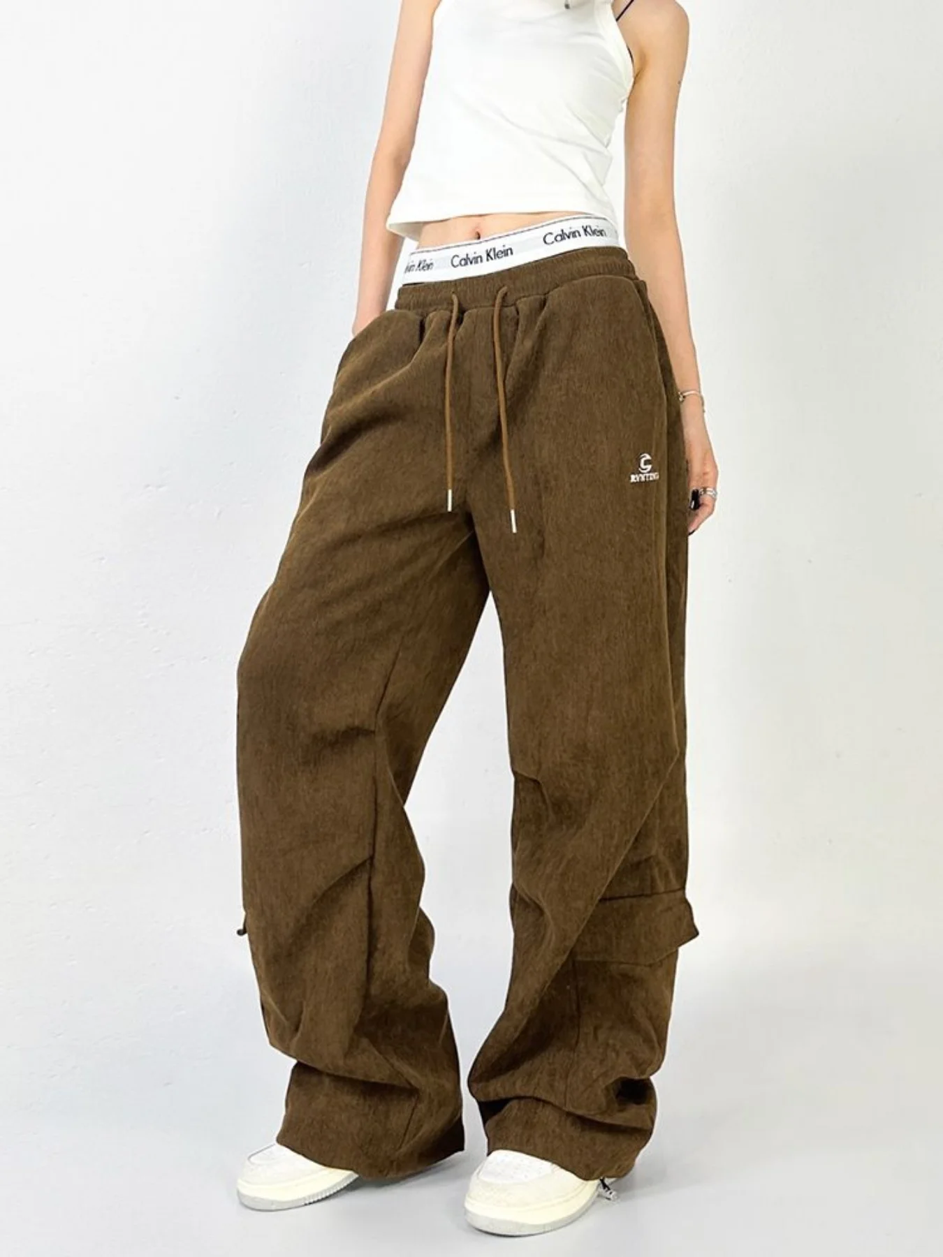 Melard Color Corduroy Pants for Women | Vintage Brown Tones Create a Full Atmosphere, Workwear Style Adds a Trendy and Cool Vibe ~ Elastic High Waist That Flatters All Body Types, Hides and Slims the Figure, Super Skin-Friendly, Perfect for Cold Weather, Keeps Warmth Locked In, Easy to Style for Casual and Workwear, Suitable for Everyday Outings and Commuting, a Must-Have Warm and Fashionable Item for the Autumn and Winter Wardrobe!