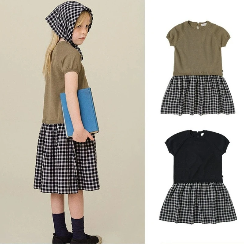 

Детский летний комплект: платье-сарафан для девочки с короткими рукавами, вязаными вставками и клетчатой юбкой в пасторальном стиле