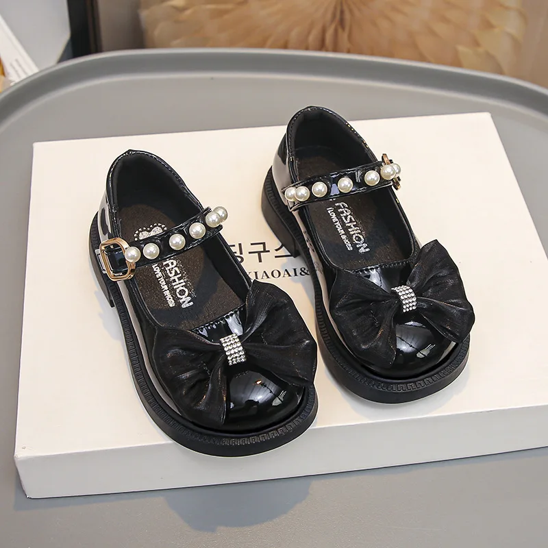 

Mumoresip Girls Flat Shoes Soft Bottom Black Glossy Kids Leather Shoes Non-slip 2026 Brand New Children Casual Shoes Trendy