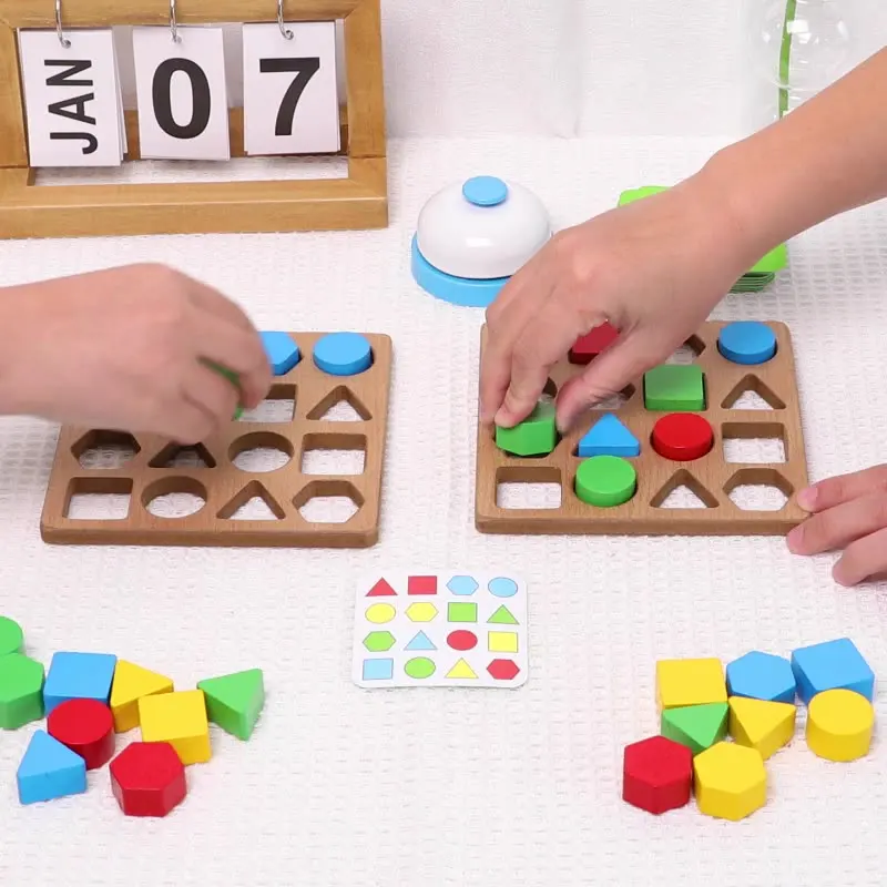 مجموعة واحدة من مكعبات البناء الخشبية المطابقة ذات الشكل الهندسي، لعبة تنافسية على الطاولة لتدريب مهارات التفكير للأطفال في الهالوين Ch