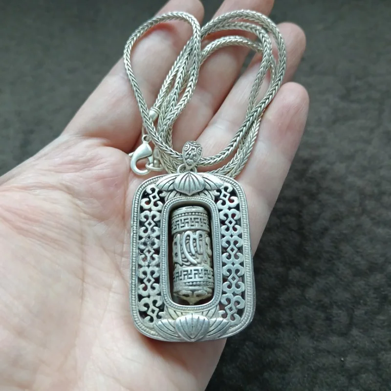 Collectible Tibetan Area Return Silver Old Patina Six-Word Mantra Rotatable Pendant Necklace