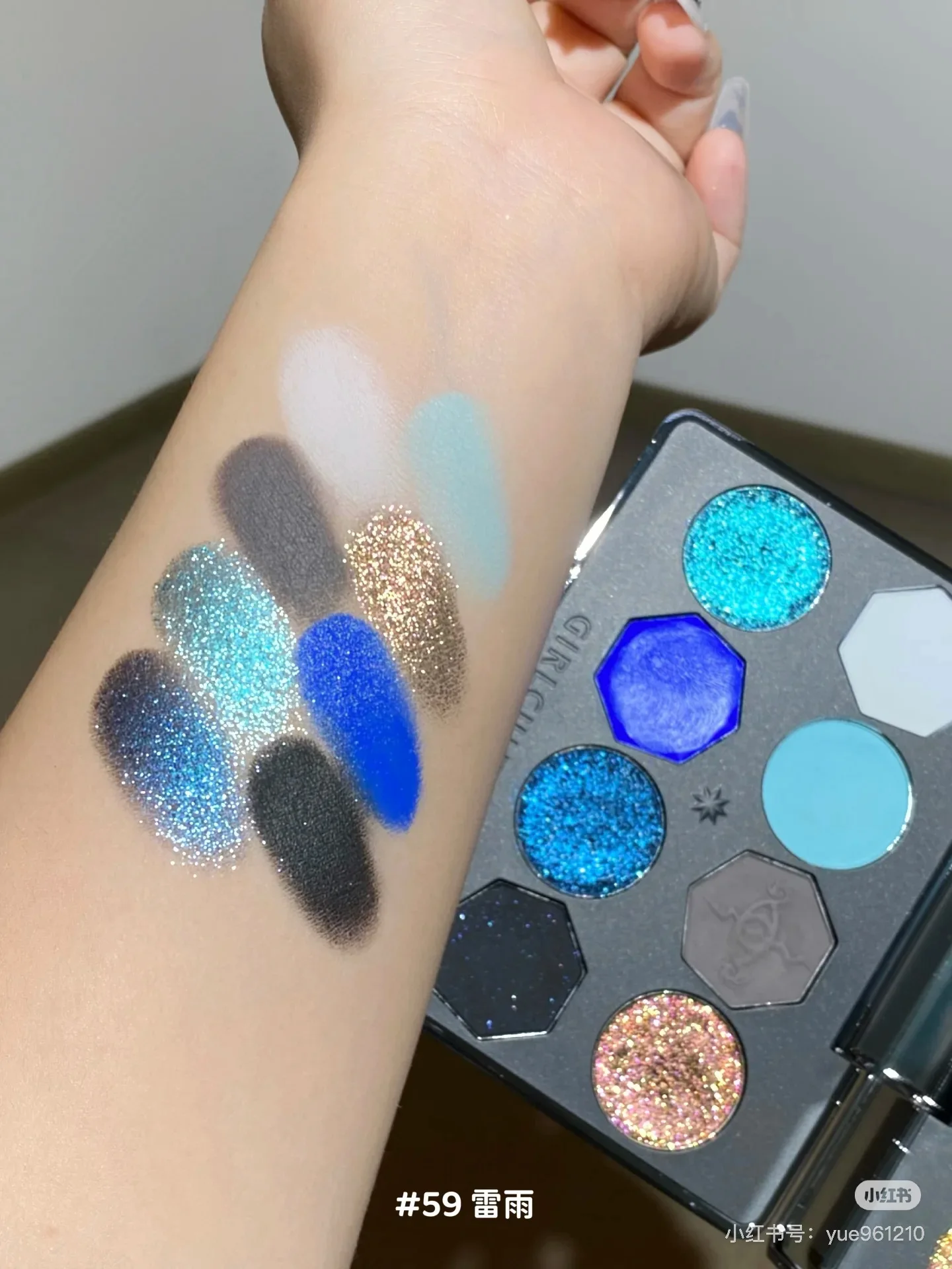 Girlcult Hmong Witch Series 8 Color Eyeshadow Tray Blue Smoky Eye Matte Pearl Chameleon Sparkle Sparkle for Halloween Fun Makeup