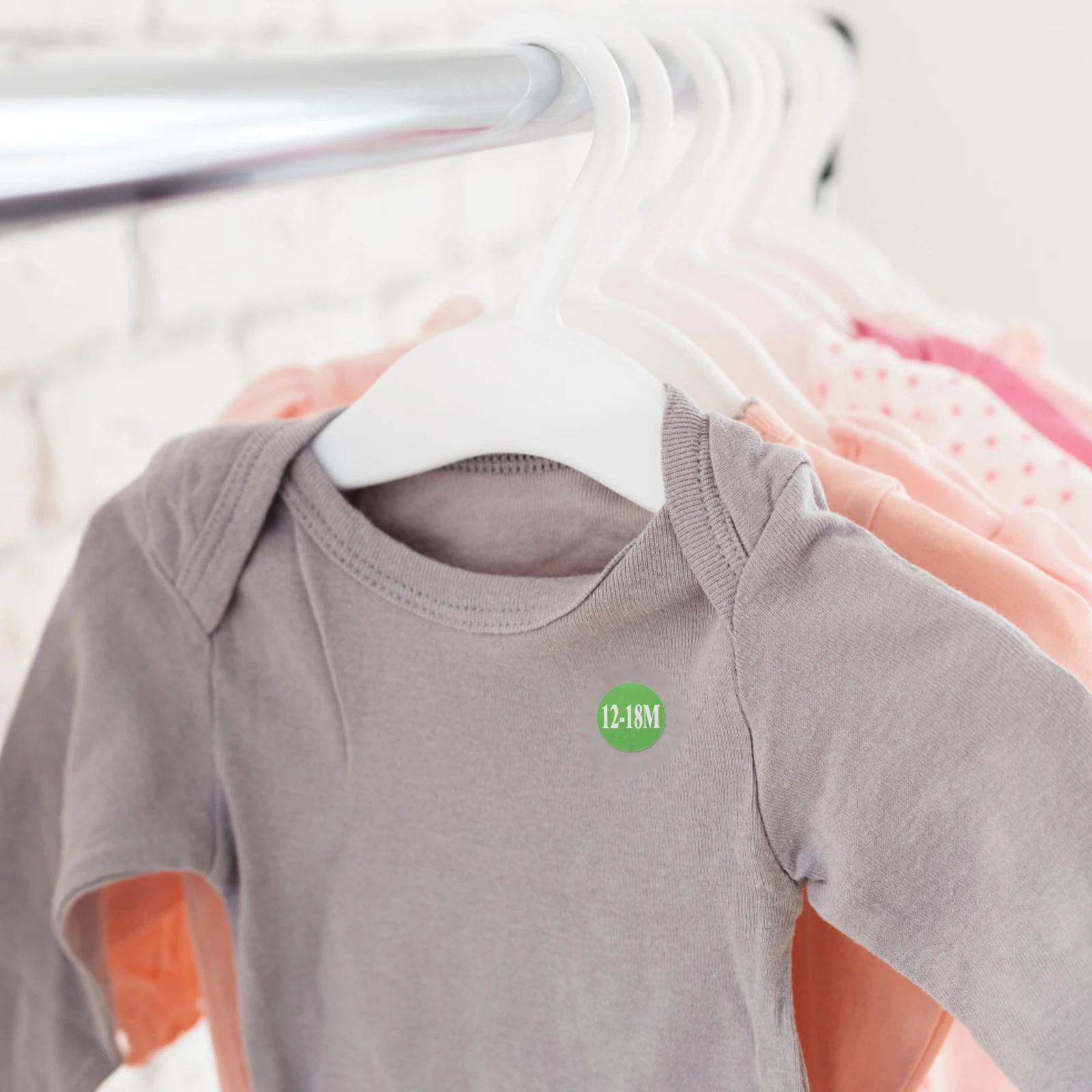 

2 Rolls Multi functional Clothing Labels Pink Toddler Size Stickers Round Baby Clothing Labels No Glue Needed Clear Display