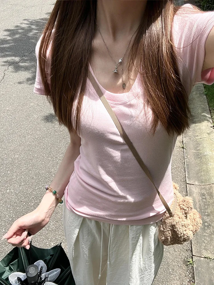 

Розовая женская футболка с U-образным вырезом, приталенная, с коротким рукавом, летняя, шикарная, с открытыми ключицами, для повседневной носки, из смесового хлопка