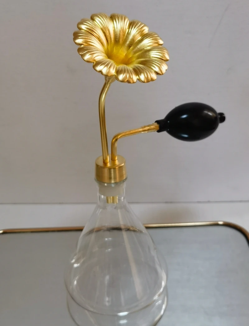 

Suitable for glass creative custom scent bottle SPA spa brass scent instrument Baijiu essential oil perfume