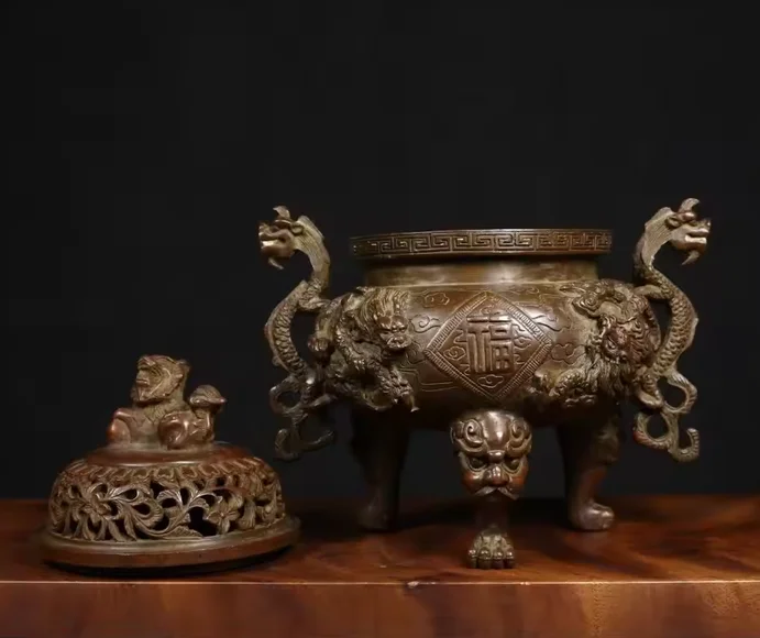 Antique Brass Three Legs Lion Head Incense Burner Ornament Chinese Ancient Beast Censer Cover Solid Copper Tea Desk Decors