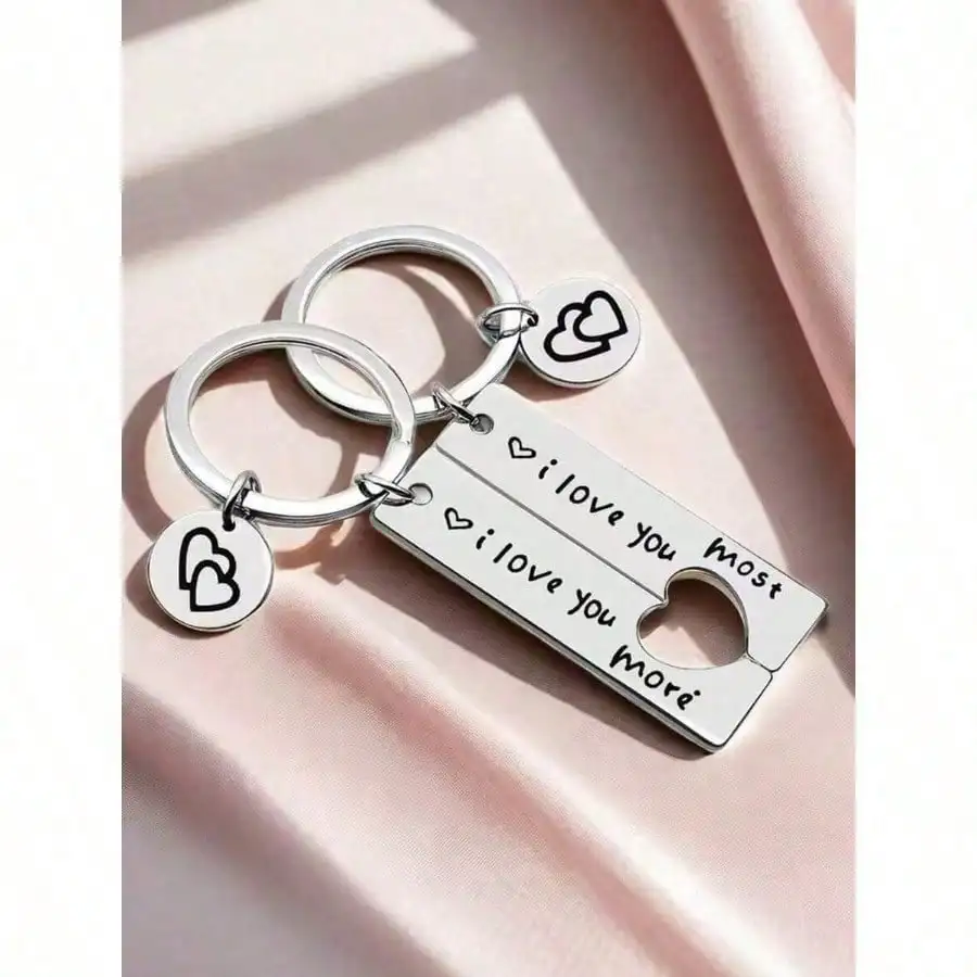 

1 Pair Simple Creative Letter Plate Splicing Heart Keychain, Commemorative Gift For Couples, Unisex, Suitable For Valentine's Day, Birthday, Surprise Gift, Daily Wear, Gift For Family And Friends Car Accessories Cute Goth Y2k Bag Accessories Lanyards