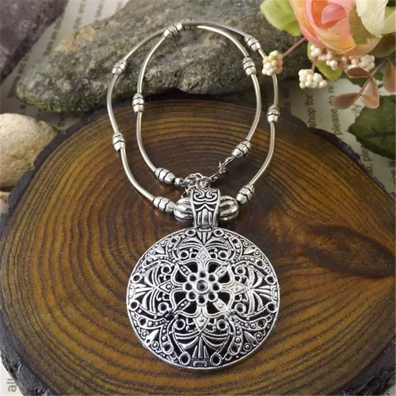 1 Pcs Hot Hollow Vintage Bohemia Necklace Charm Jewelry Tibet Brand Statement Women Necklaces Wholesale 2024 New