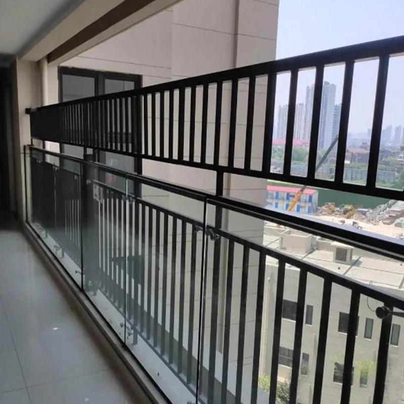 Maatwerk Hot Selling Trappen Balkon Dek Balustrade Kwaliteit Metaal + Glas Ontwerpen Brandwerende Reling Systeem