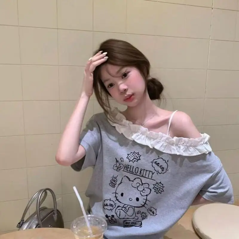 

Женская футболка Sanrio Hello Kitty с открытыми плечами и короткими рукавами, хлопковая, для повседневной носки, светло-серая, с кружевной отделкой, сладкая и пикантная, летняя