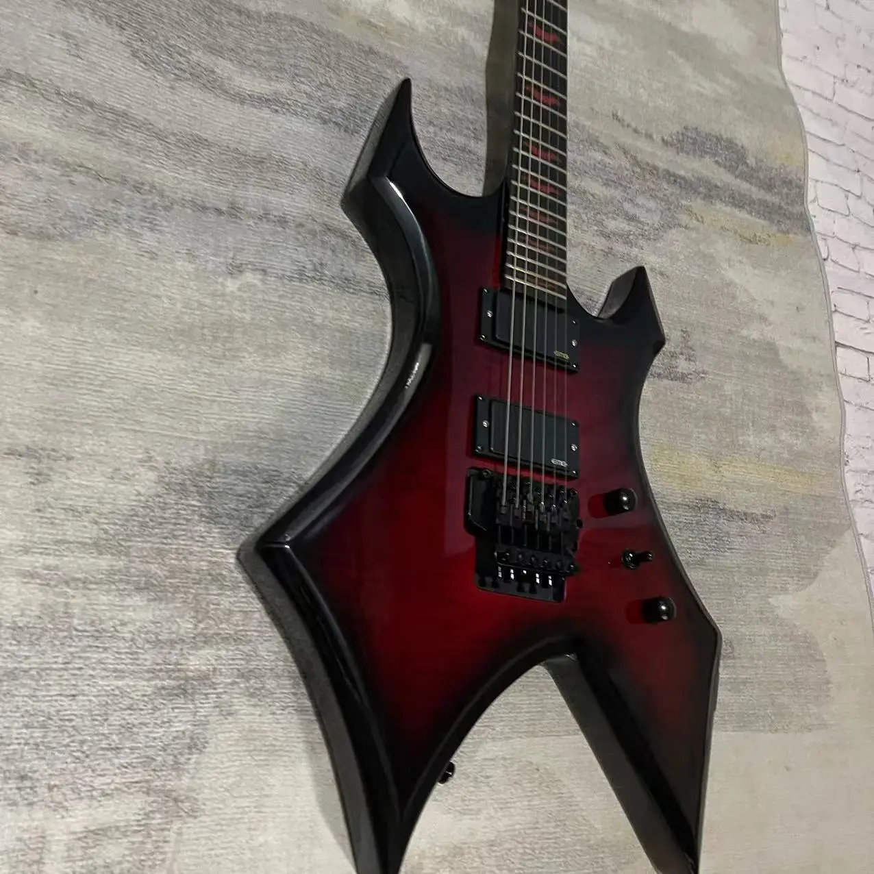 In stock, 6-chord B-C electric guitar with black circle and red body. Real pictures of the shipped product. Order and ship immed