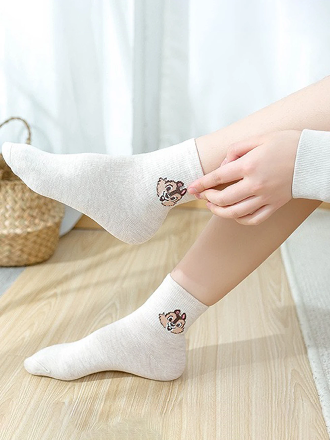 7/14/21 زوجًا من جوارب مينيسو الأكاديمية على الطراز الكرتوني من ديزني بنمط شخصيات كرتونية مريحة وناعمة للنساء لمنتصف الساق #5